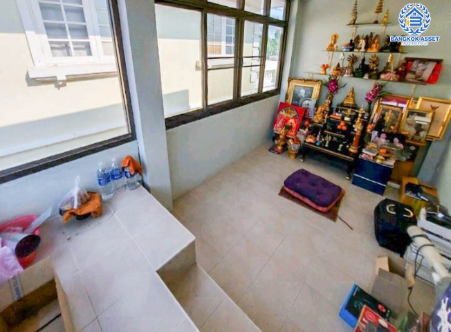 *****บ้านแฝดมือสอง นนทบุรี ม.เพชรลดา ท่าอิฐ พื้นที่กว้างกว่า 43 ตร.ว. เดินเข้า-ออกสะดวก มาพร้อมฟังก์ชัน 3 ห้องนอน 3 ห้องน้ำ 1 ที่จอดรถ เข้าออกได้หลากหลายเส้นทาง เพียง 500 เมตรถึงถนนราชพฤกษ์ ใกล้รถไฟฟ้าสายสีม่วง "สถานีบางรักน้อยท่าอิฐ" และจุดขึ้นทางด่วน "งามวงศ์วาน" จองเลย!